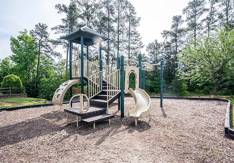 Foxridge Apartments — Photo 4