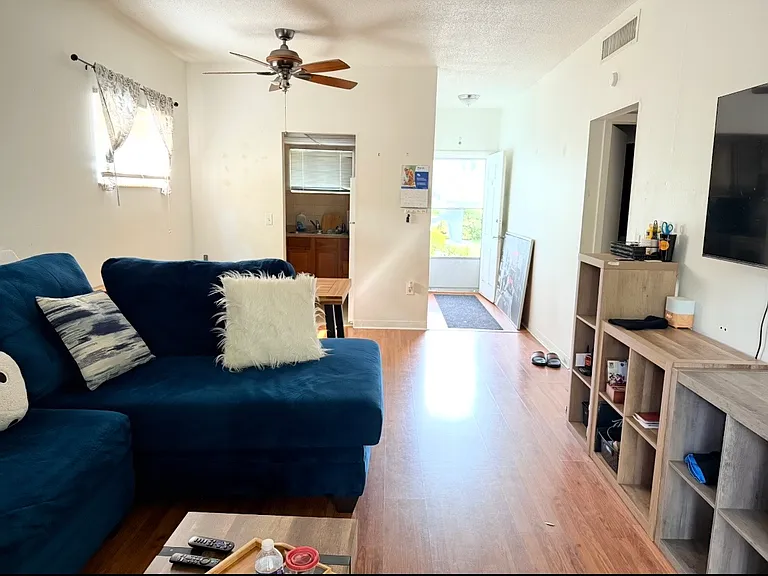 1014 E South St — Photo 5