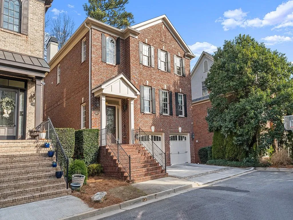 2601 Canterbury Trl NE photo 1