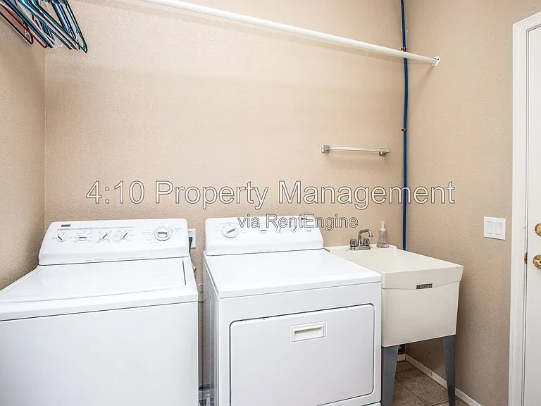 951 E Bellerive Pl — Photo 26