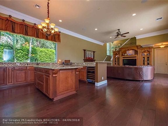 5th image of 6441 NW 103rd Ln
