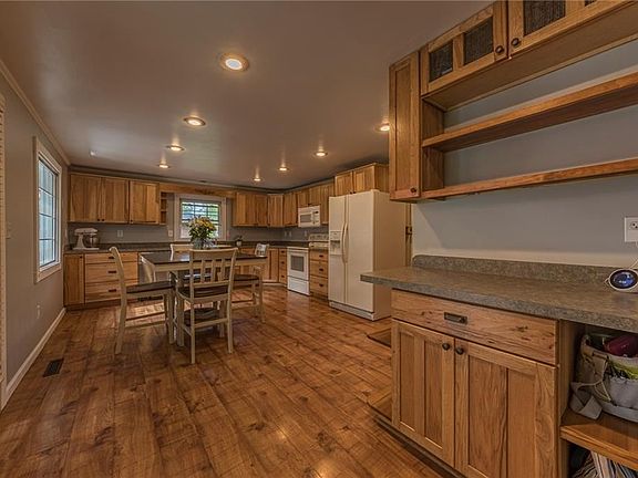 3rd image of 5830 Birchwood Dr