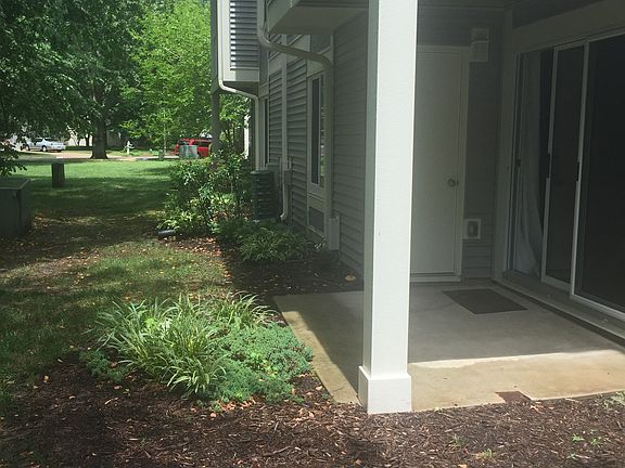 3rd image of 1009 Autumn Woods Ln APT 103