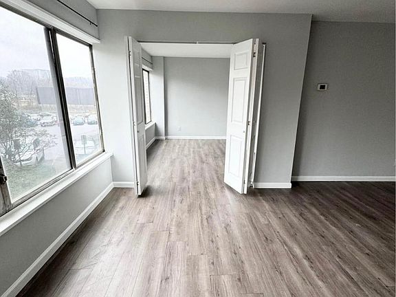 3rd image of 5340 Holmes Run Pkwy Unit 206