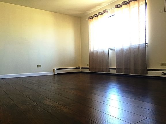 3rd image of 2131 Narcissus Ave APT 3W