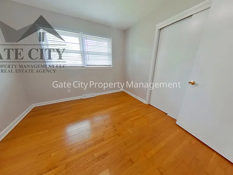 611 Mobile St — Photo 9