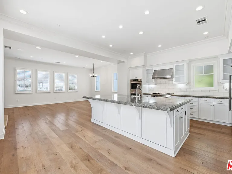 13079 Bluff Creek Dr — Photo 15