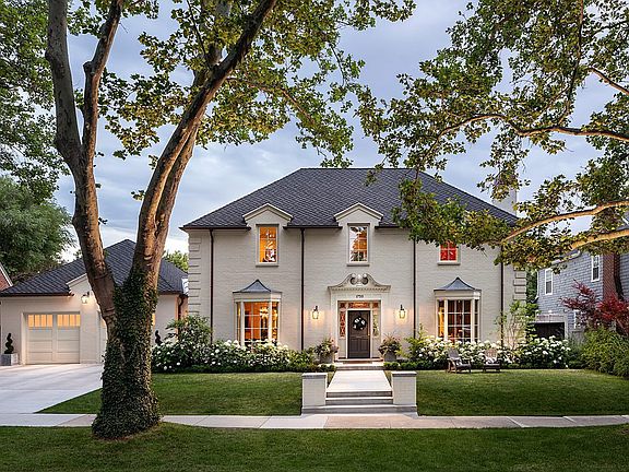 3rd image of 835 E Canyon Breeze Ln