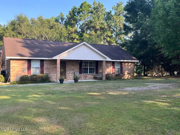 1807 Woodland Dr, Wiggins, MS 39577