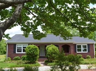 200 Barden Dr, Kernersville, NC 27284