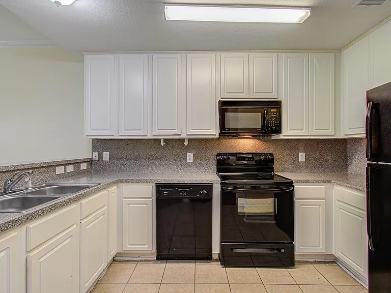 3815 Shire Valley Dr — Photo 10