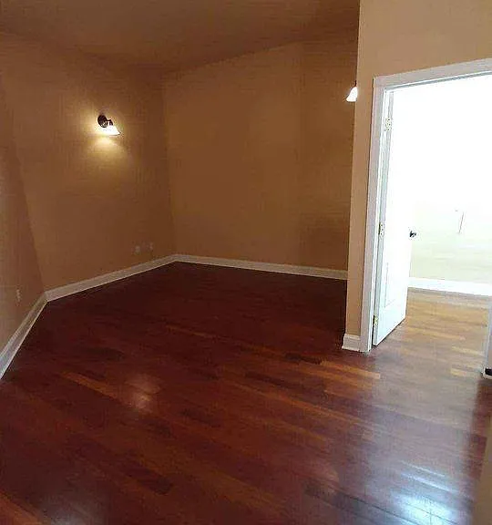 111 E Broad St — Photo 4