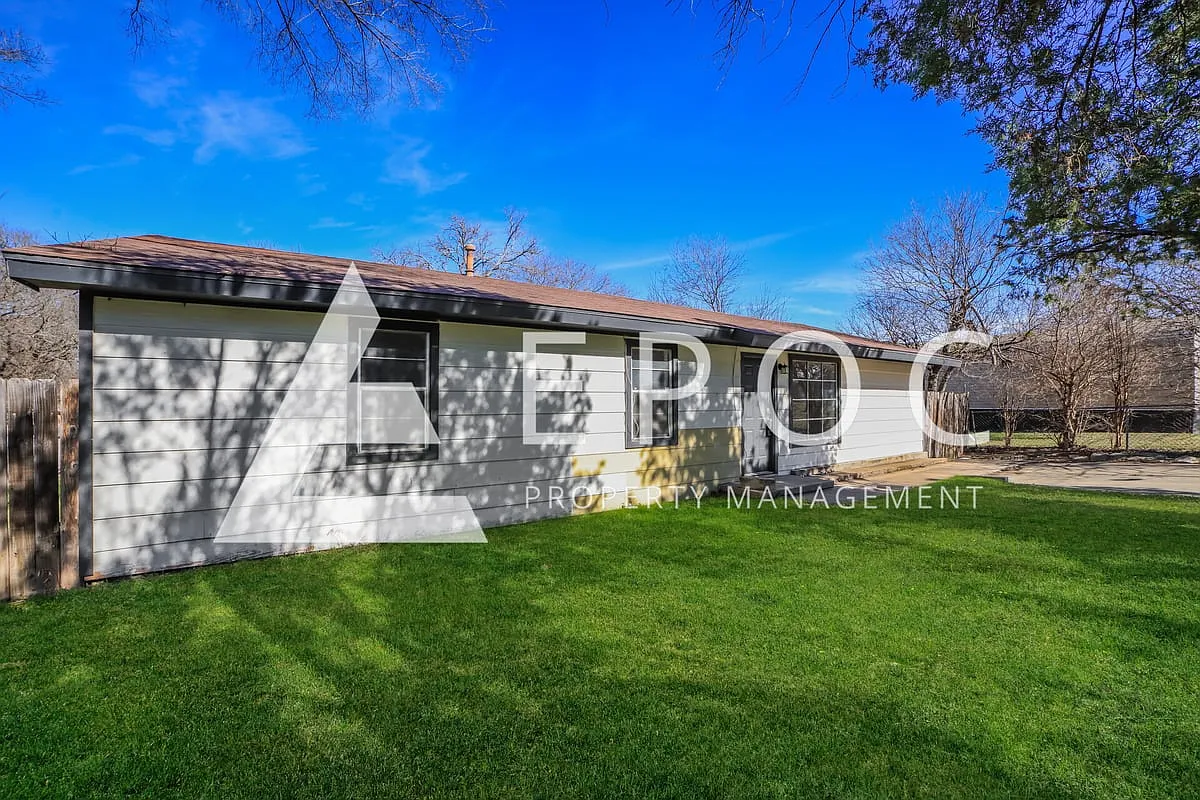 103 W Nolan Trail — Photo 2