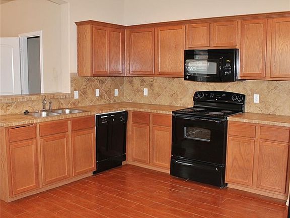 5th image of 905 Brown Rock Dr