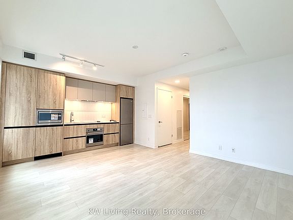 3rd image of 8 Beverley Glen Blvd #D-323