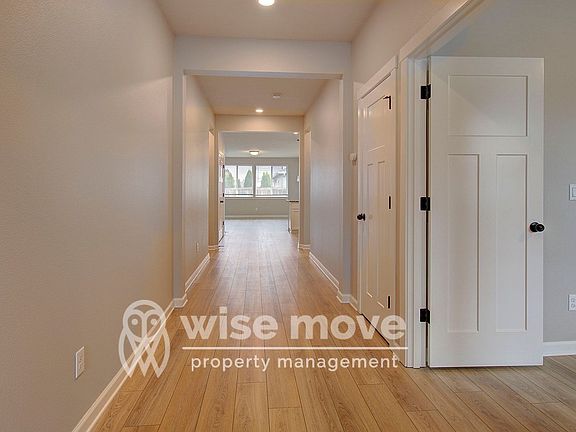 3rd image of 811 SW 4th Ave