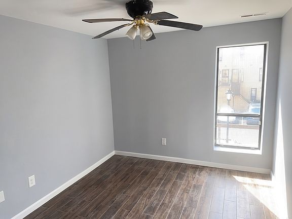 3rd image of 2851 31st Pl NE