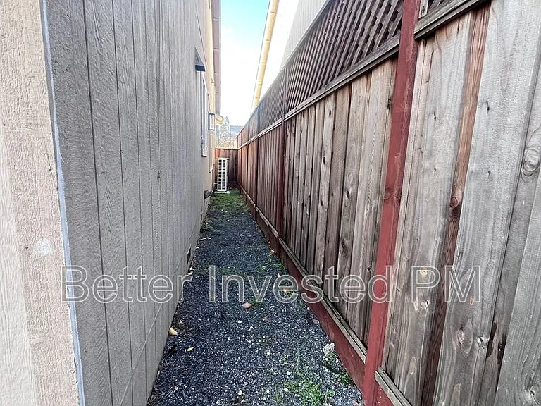 2423 Guerneville Rd — Photo 13