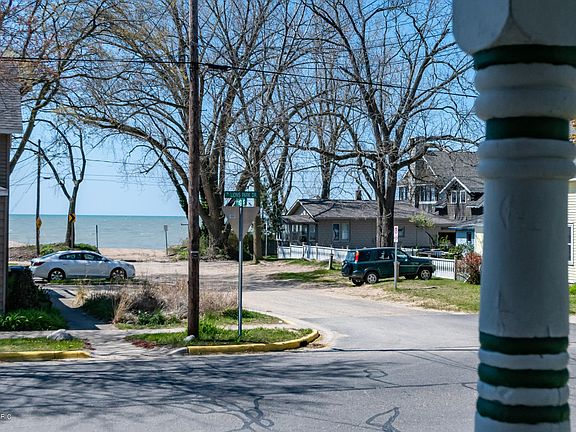 2nd image of 903 Lions Park Dr