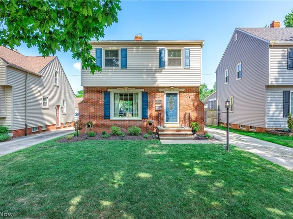 5896 Hodgman Dr, Parma Heights, OH 44130