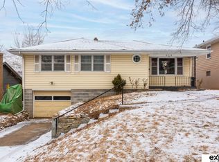 4916 Manderson St, Omaha, NE 68104