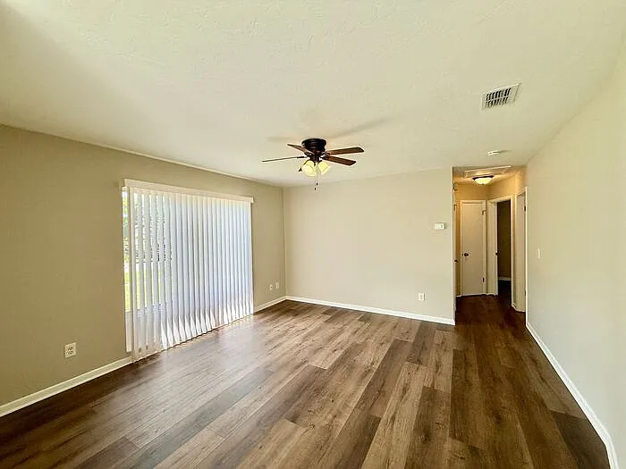 3 bed, 2.0 bath, 805 sqft, $1,675 — Photo 3