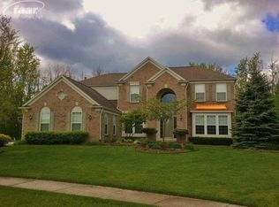 6166 Creekside Ct, Grand Blanc, MI 48439