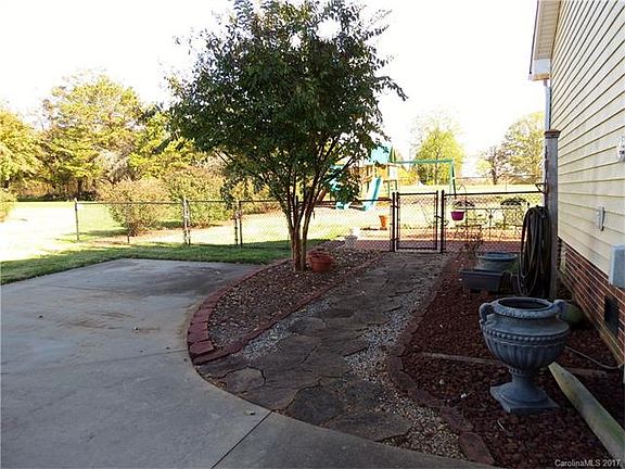 4th image of 116 Fairgate Dr #3