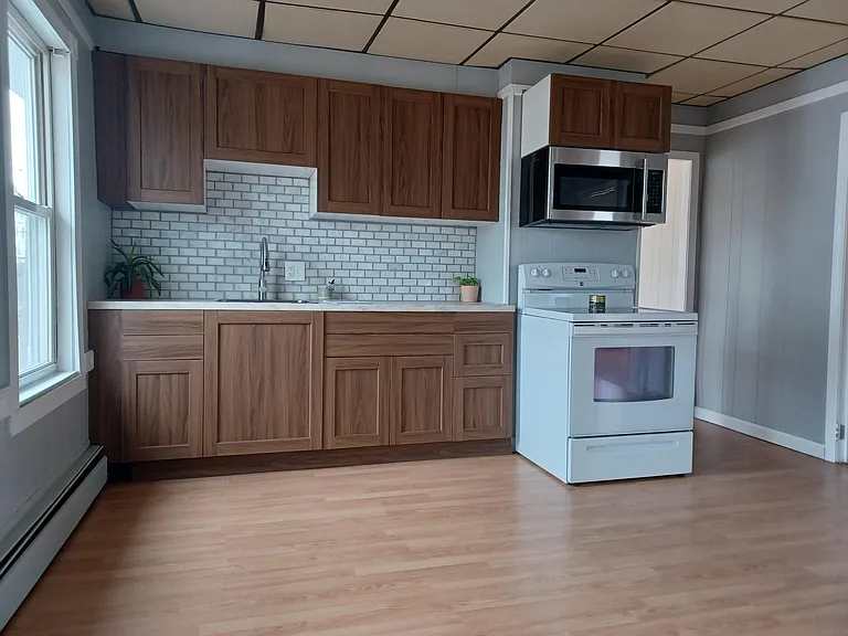 22 Chestnut St — Photo 3
