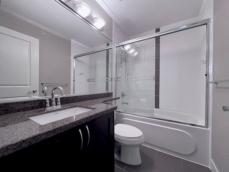 Surrey Apartment for rent - 2 Bedrooms — photo 4