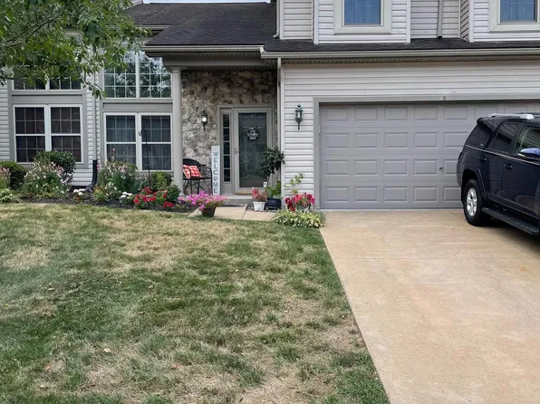 8 Edgewater Dr, Middletown, PA 17057