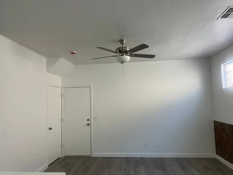 1426 E Romley Rd — Photo 15