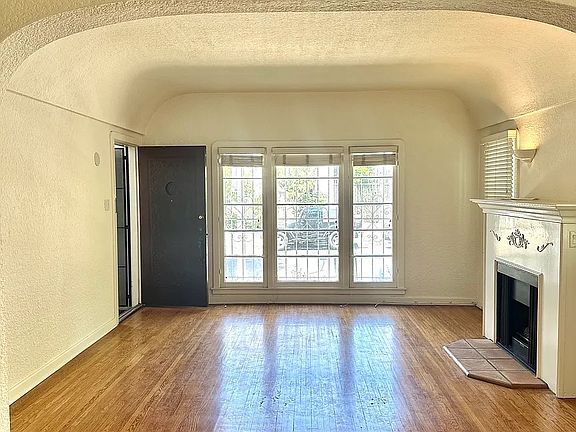 4th image of 448 N Orange Grove Ave #450-1/2