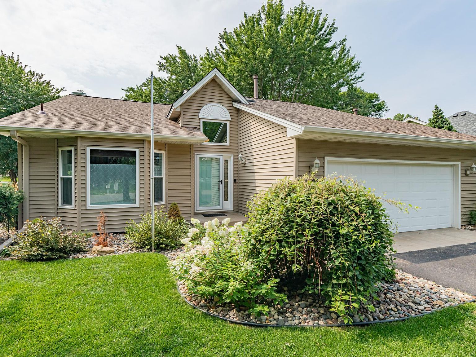 7593 Upper 17th St N, Oakdale, MN 55128 Zillow