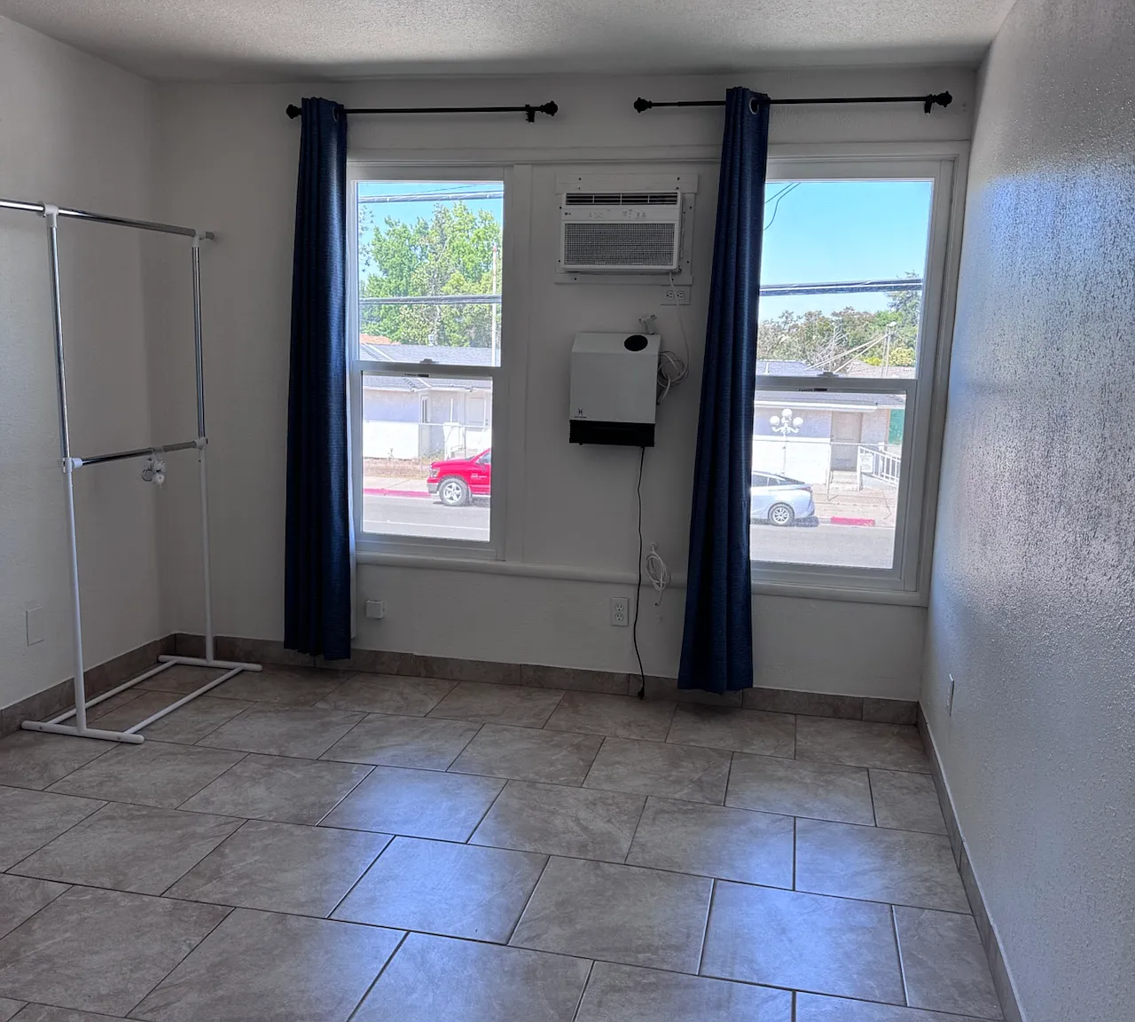 2602 N Fresno St — Photo 3