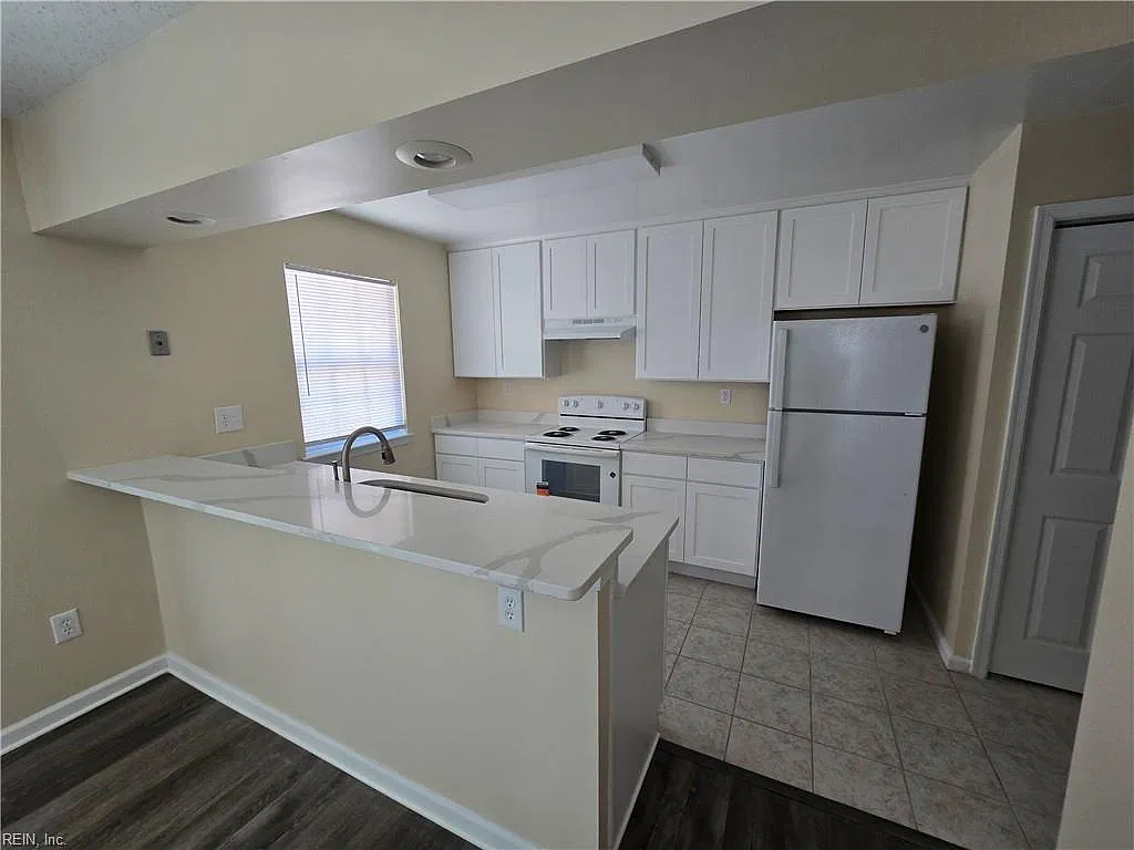 2 bed, 2.5 bath, 1254 sqft, $2,100 — Photo 3