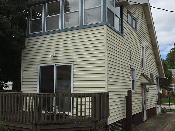 4th image of 2207 Wyandotte Ave