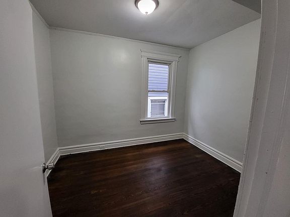 3rd image of 103 Isabella Ave #2A