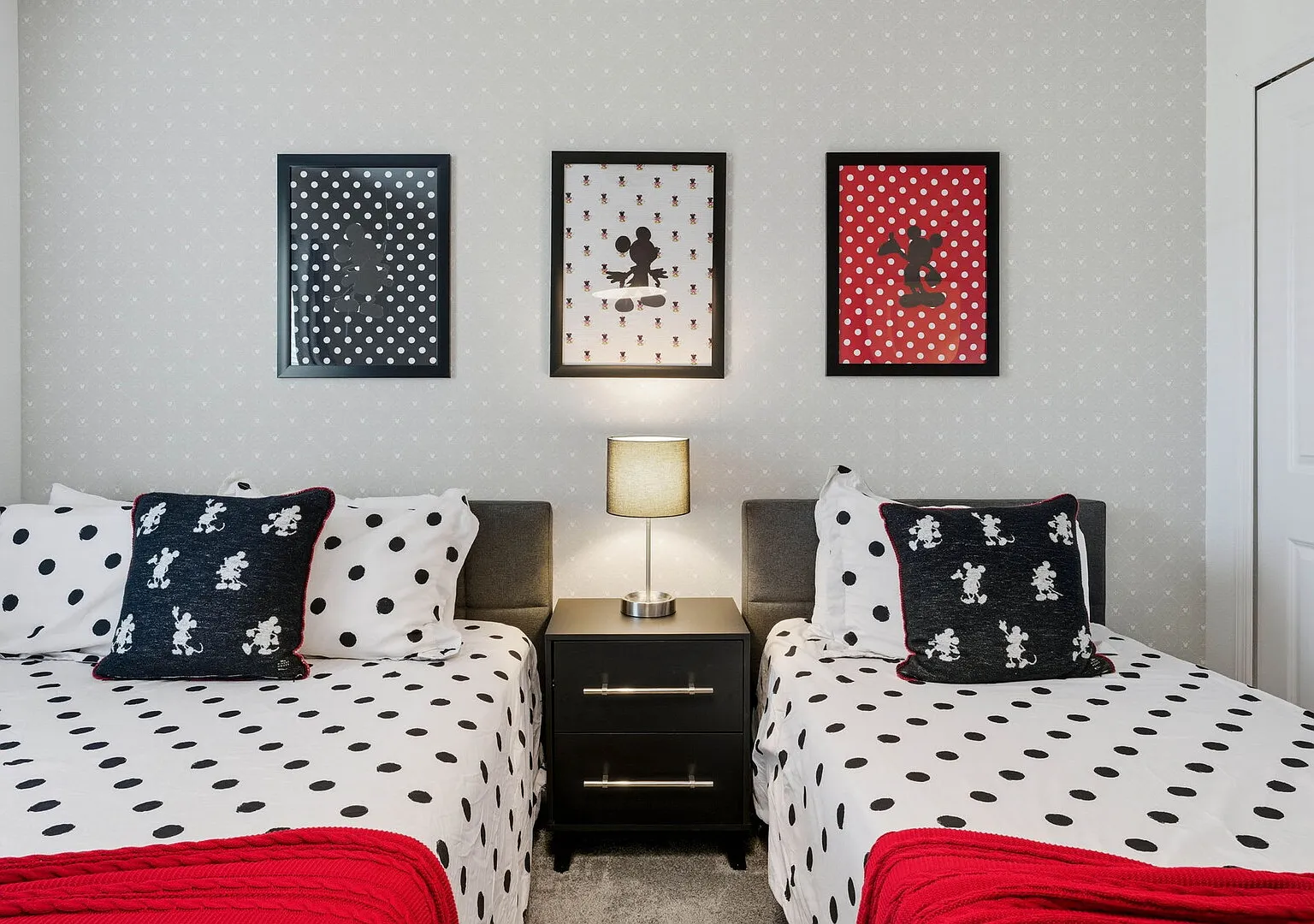 Chic 4BR Disney Retreat with Pool, Mickey Rooms — Photo 3