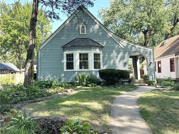 7235 Summit St, Kansas City, MO 64114