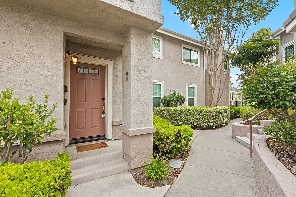 2 bed, 1280 sqft, $3,600 — Photo 1