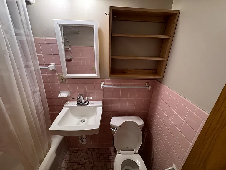 1547 Wynne Ave #8 — Photo 9