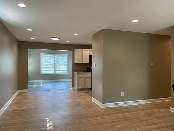 5th image of 3421 Holwyn Rd
