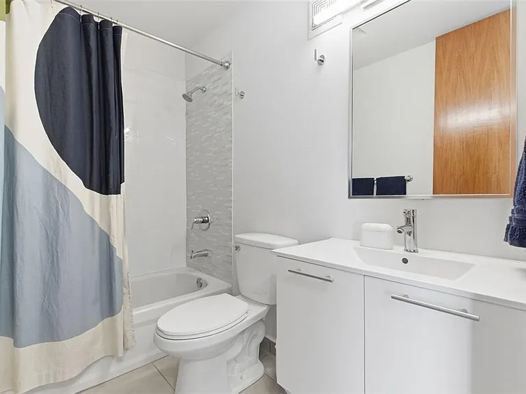 111 Calle 3 — Photo 16