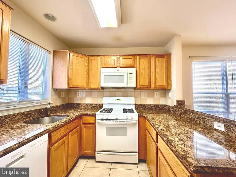 22006 Stone Pier Ln — Photo 9