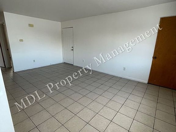 2nd image of 2129 Weiss St #3
