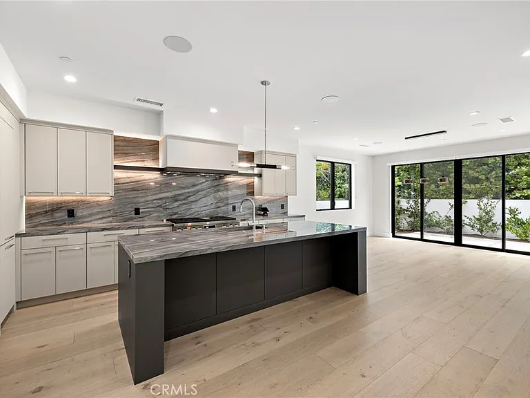 1511 Cliff Dr — Photo 10