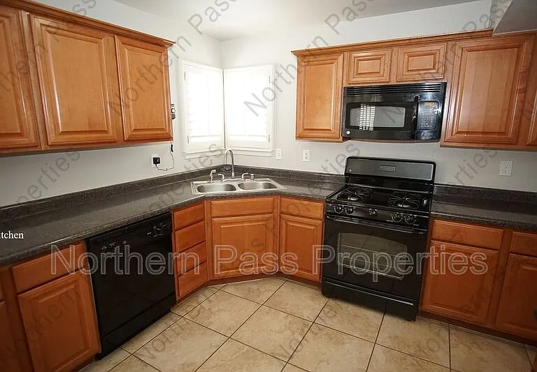 10932 Acoma St — Photo 10