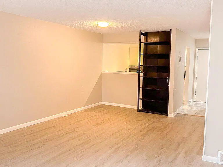 938 Coronado Pkwy S #B — Photo 9
