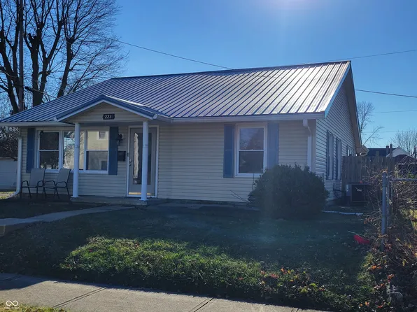 223 W 7th St, Rushville, IN 46173